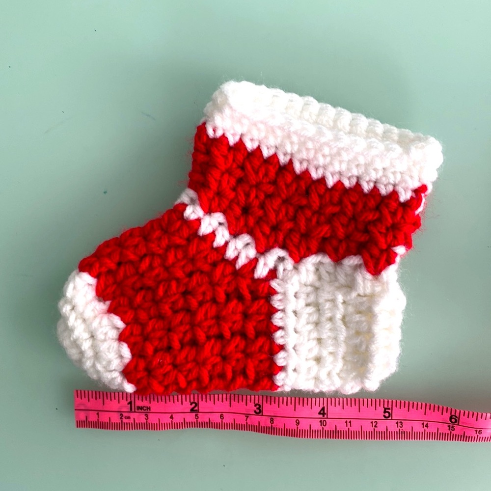 Hand crocheted slipper boots for babies - Picture 3 of 5